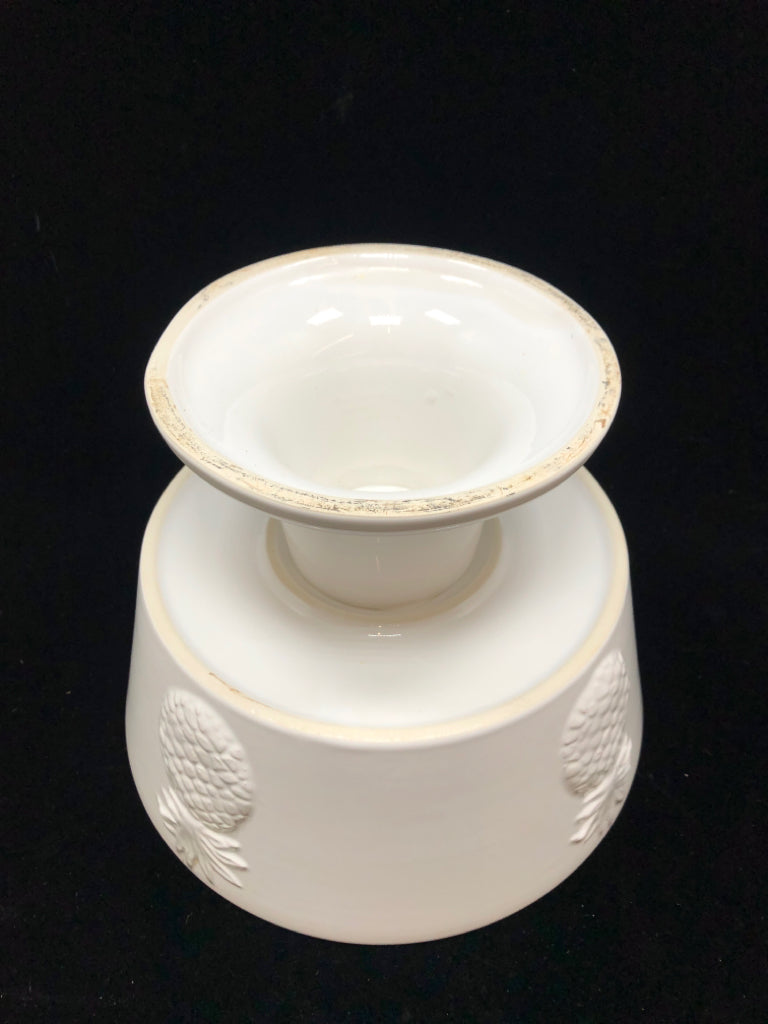 WHITE DESSERT BOWL W/PINEAPPLE DESIGN.