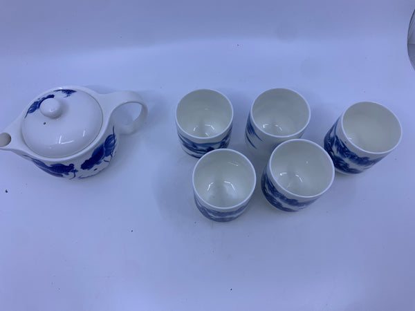 6 PC BLUE AND WHITE ASIAN STYLE TEAPOT AND CUPS.