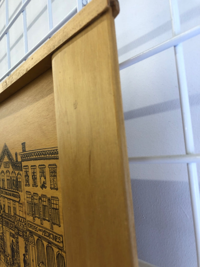 VTG WOOD WALL ART W/ TOWN ILLUSTRATION.