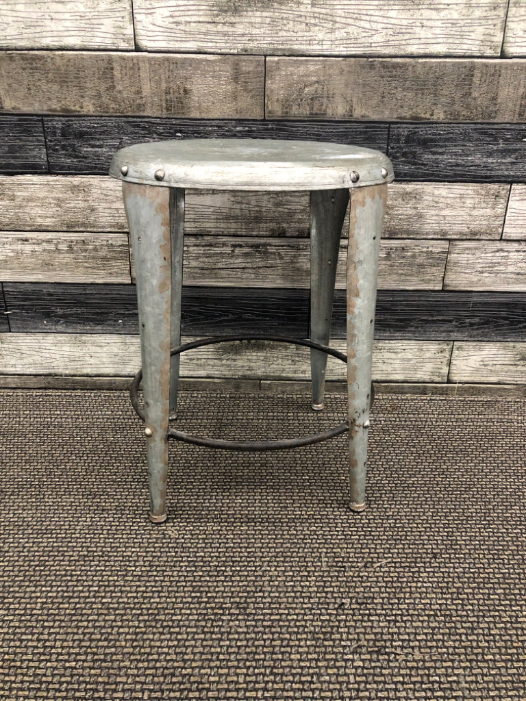 GALVANIZED RUSTIC METAL STOOL.