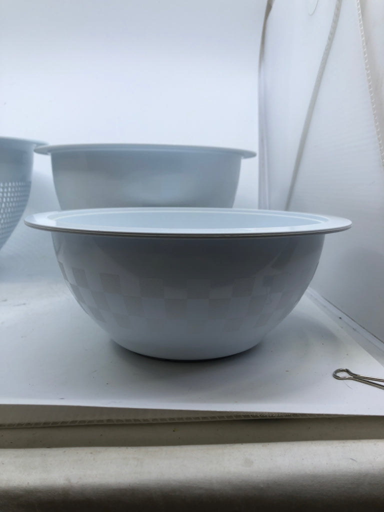 WHITE PLASTIC NESTING PAMPERED CHEF MIXING BOWLS/STRAINER.