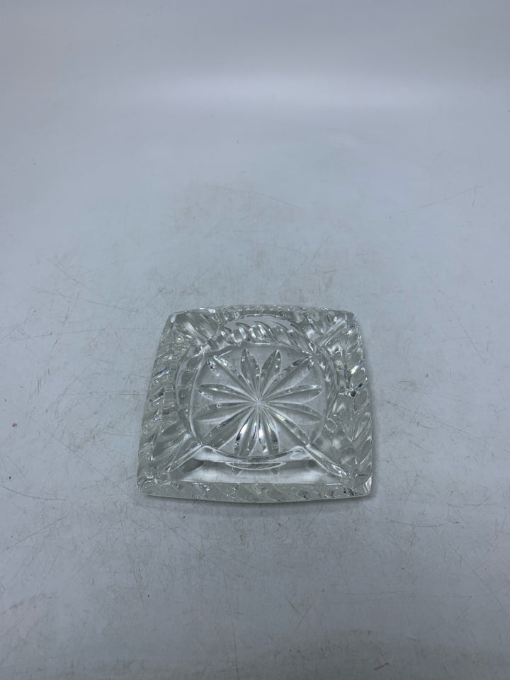 HEAVY SQUARE CRYSTAL ASHTRAY W/ STAR PATTERN.