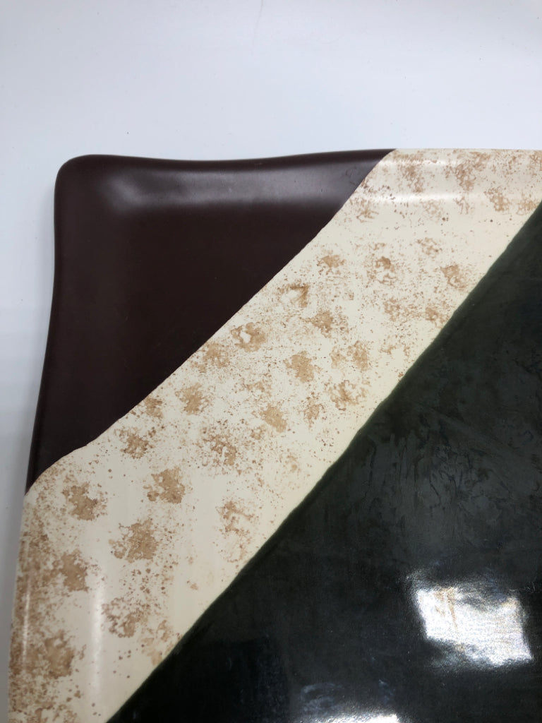 ELITA SQUARE DECORATIVE PLATE.