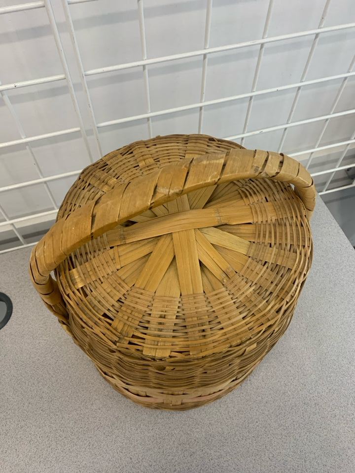 HAND-WOVEN DRUM BASKET W/RED STRIPE.