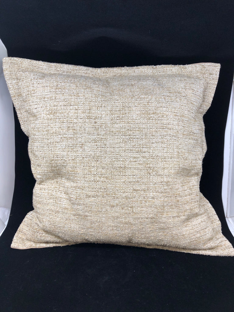 TAN BURLAP TEXTURE ACCENT PILLOW.