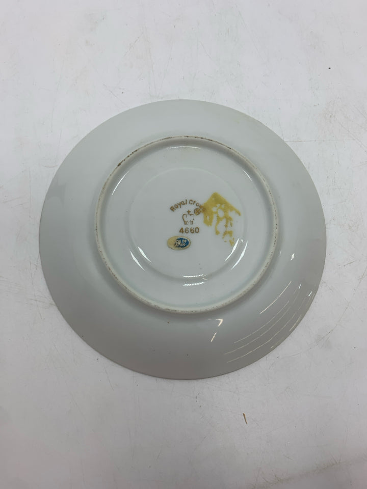 VTG WHITE FLORAL CUP/SAUCER.