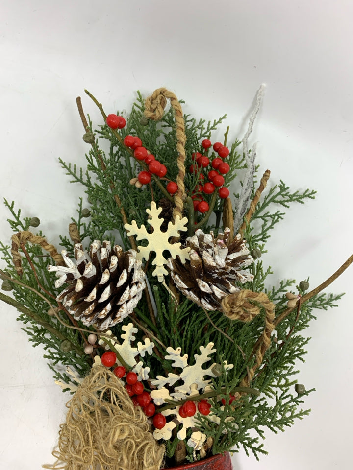 FAUX WINTER FOLIAGE IN RED METAL SPARKLY MITTEN WALL HANGING.