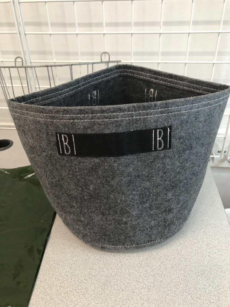 3PC WIRE PLANTER W/PLASTIC & CLOTH LINER.
