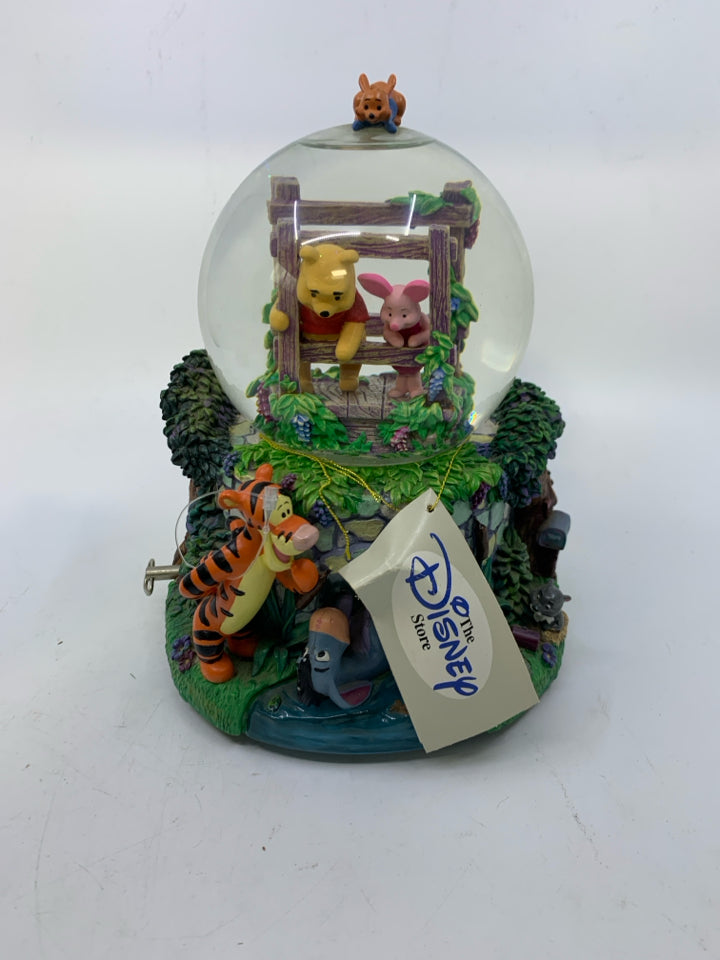 WINNIE POOH AND FRIENDS LARGE SNOW GLOBE MUSIC WORKING .