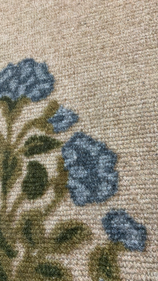 BLOCK FLORAL THRESHOLD RUG.