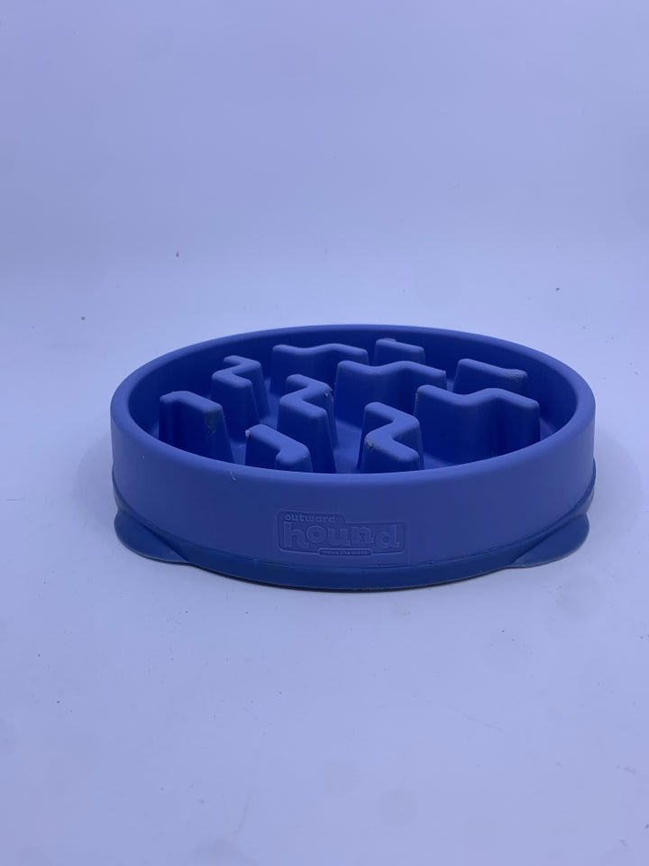 BLUE SLOW FEEDER.