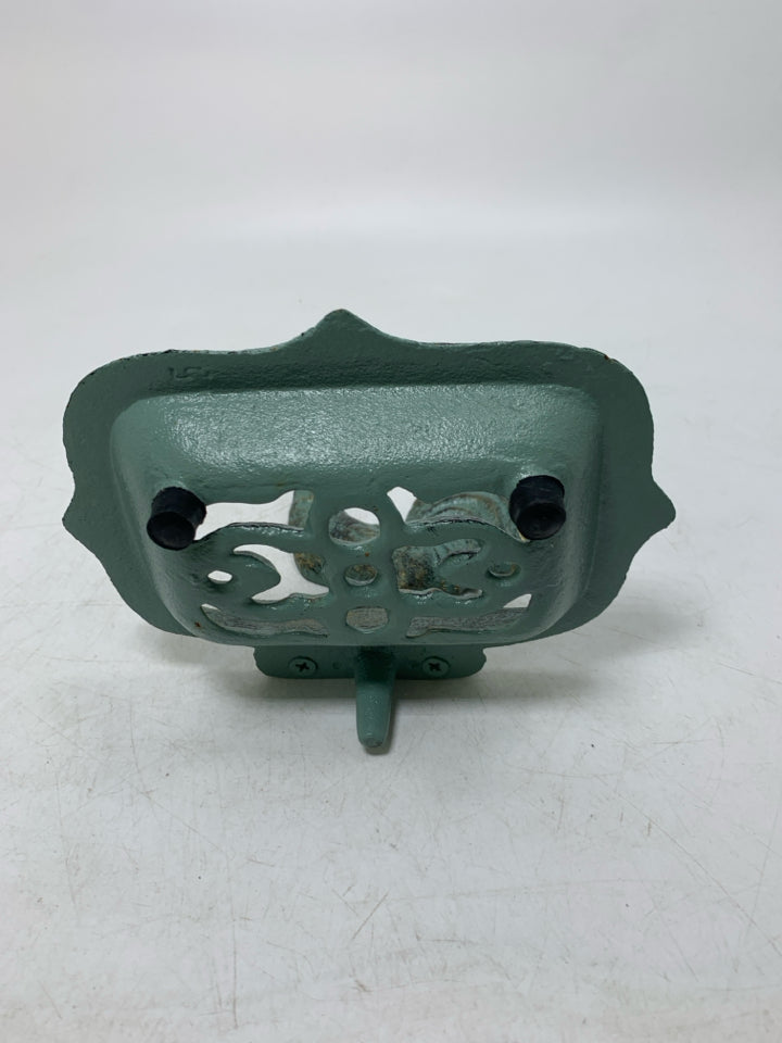 METAL FOOTED DISTRESSED BAR OF SOAP HOLDER W/ ROOSTER.