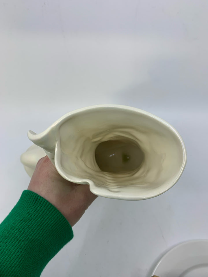 VTG CERAMIC IRIDESCENT CREAM COLORED VICTORIAN BOOT VASE 1983.
