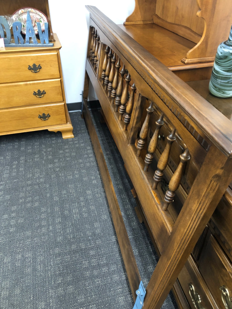 VTG ETHAN ALLEN SPINDLE KING HEADBOARD.