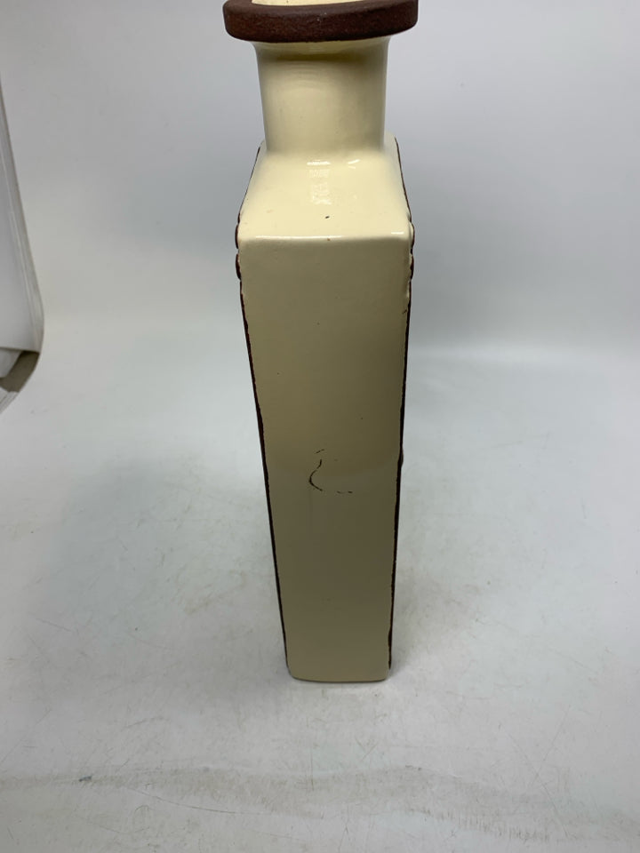 EMBOSSED KNIFE W/ BROWN EDGES VASE.
