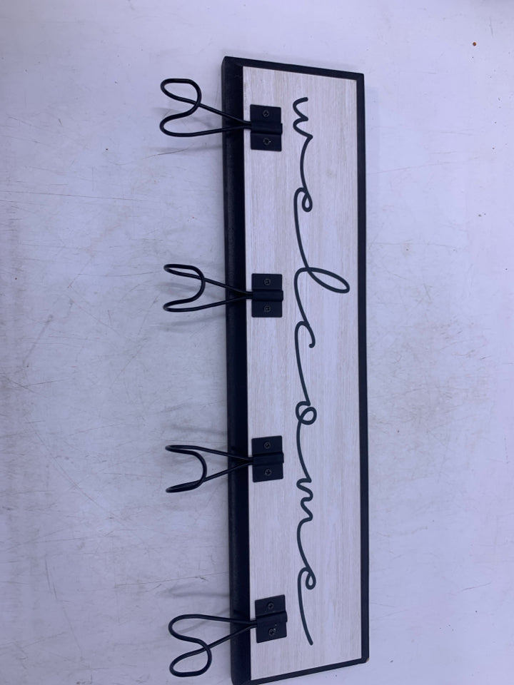BLACK/WHITE WELCOME W/ 4 METAL HOOKS.