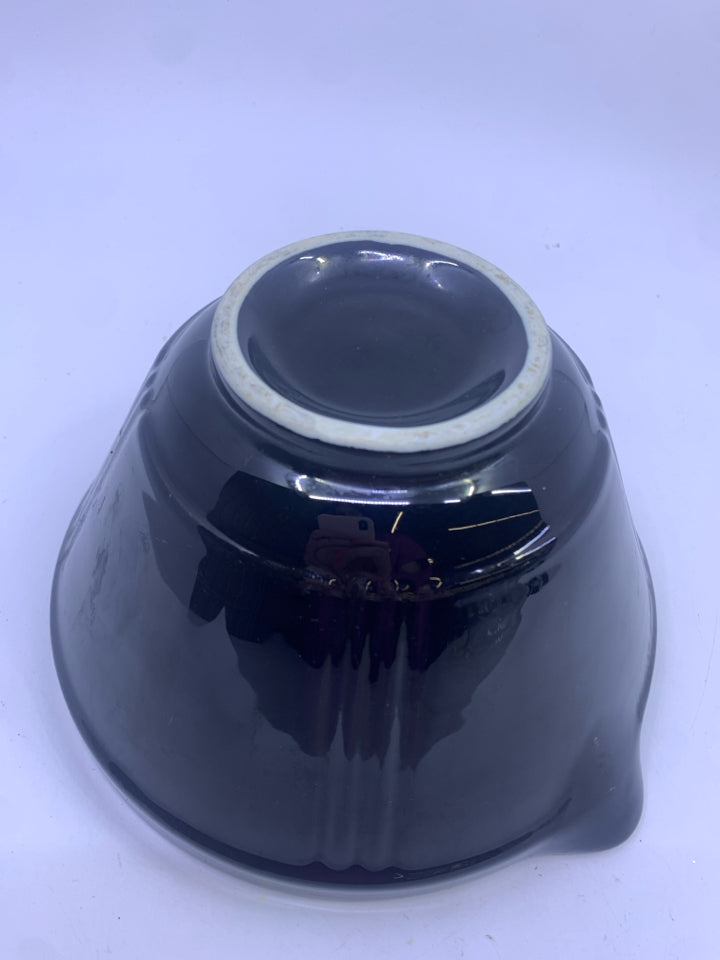 SMALL BLACK MIXING BOWL W SPOUT.