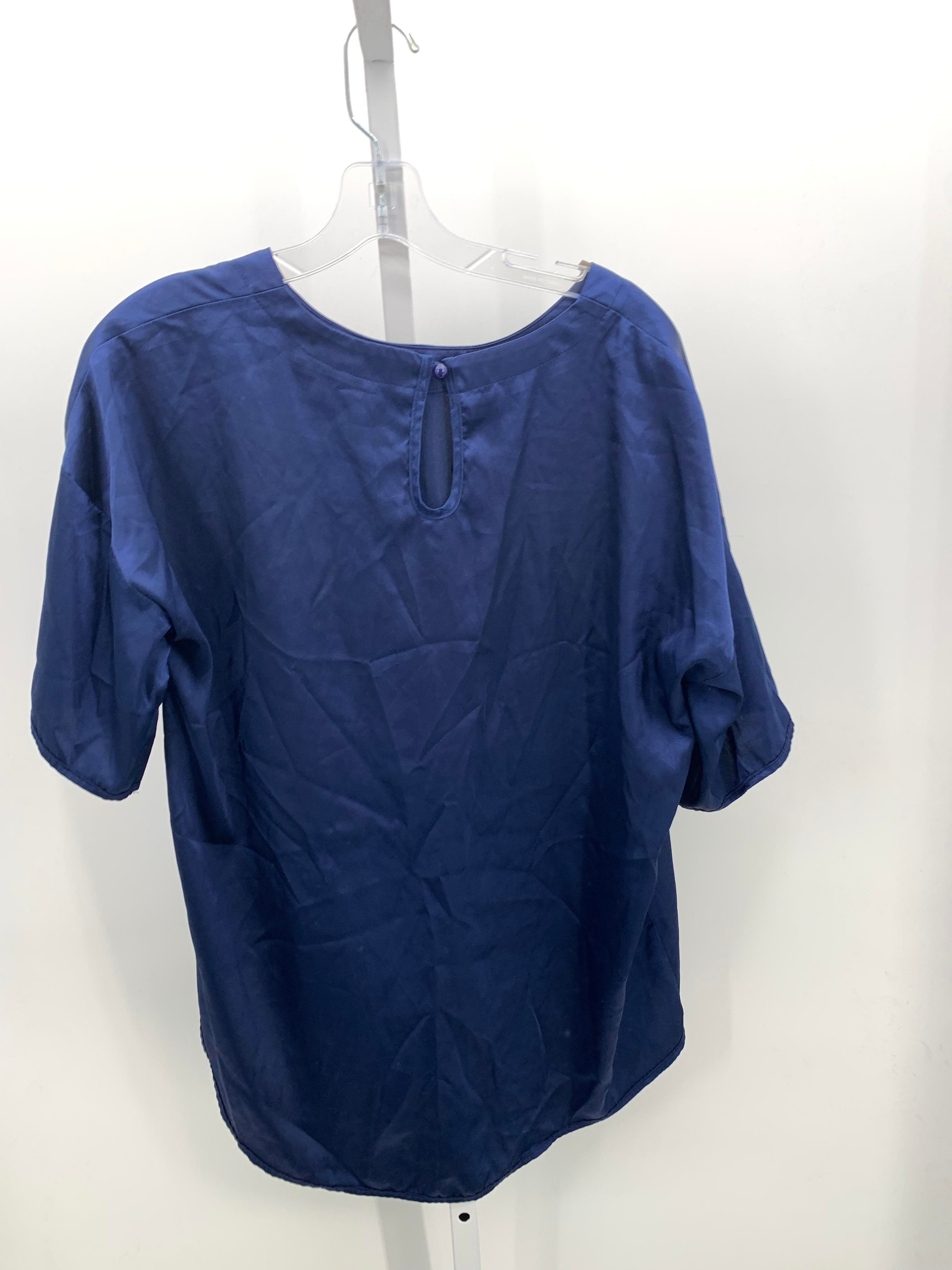 Size Medium Misses Short Sleeve Shirt