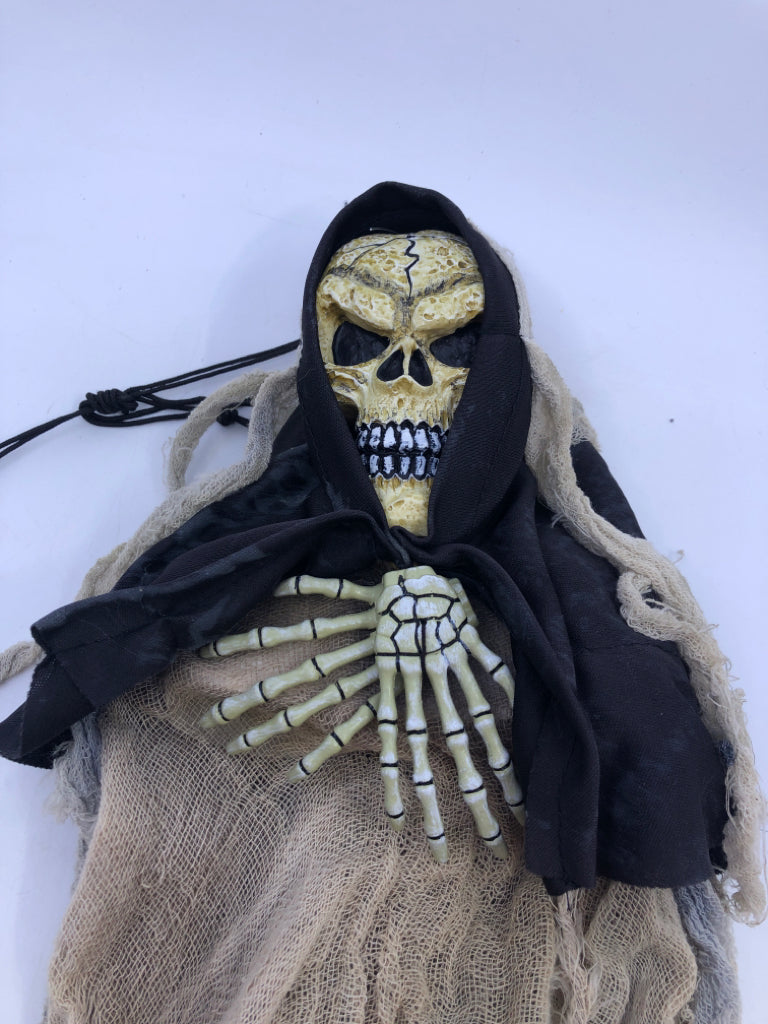 HANGING GHOST SKELETON.