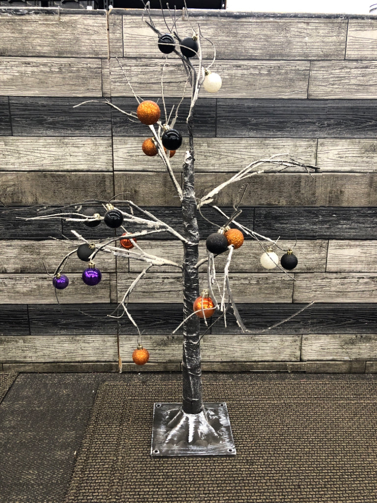 HALLOWEEN DECORATIVE TREE/ ORNAMENTS.