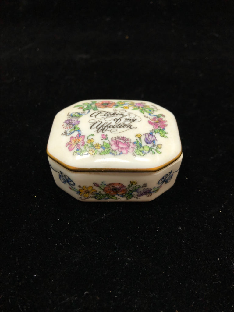 SM LIMOGES "TOKEN OF MY AFFECTION" PORCELAIN BOX W/FLORAL DESIGN&LID.