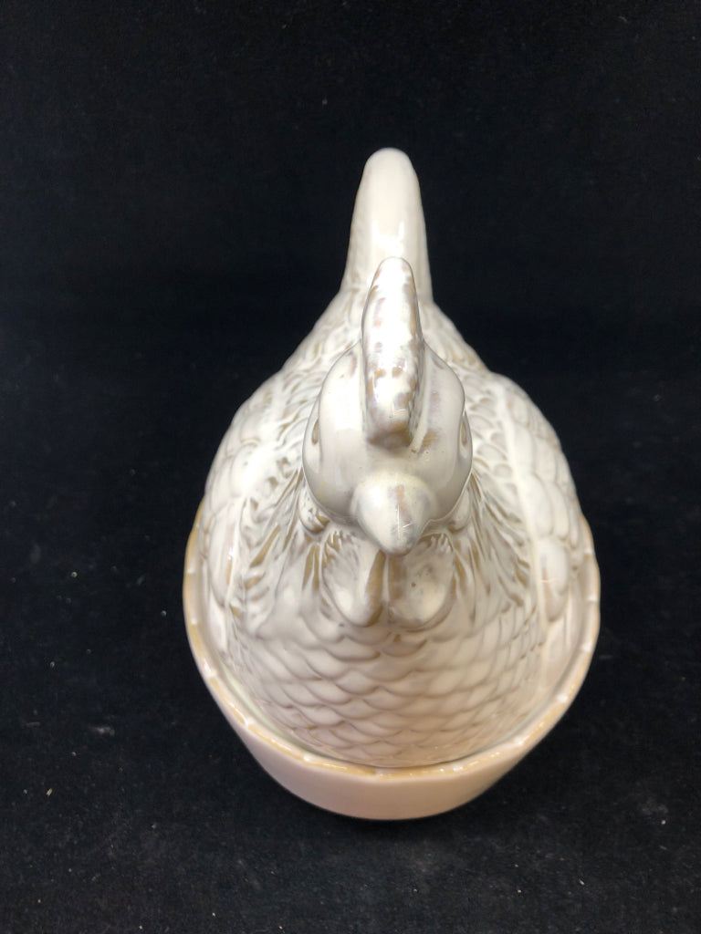 2 PC WHITE CERAMIC HEN ON NEST BOWL.