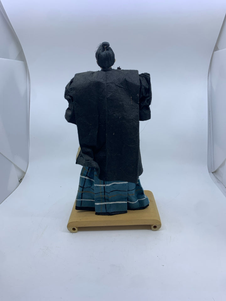 VTG DAIMYO ON BLONDE STAND WALL ART.