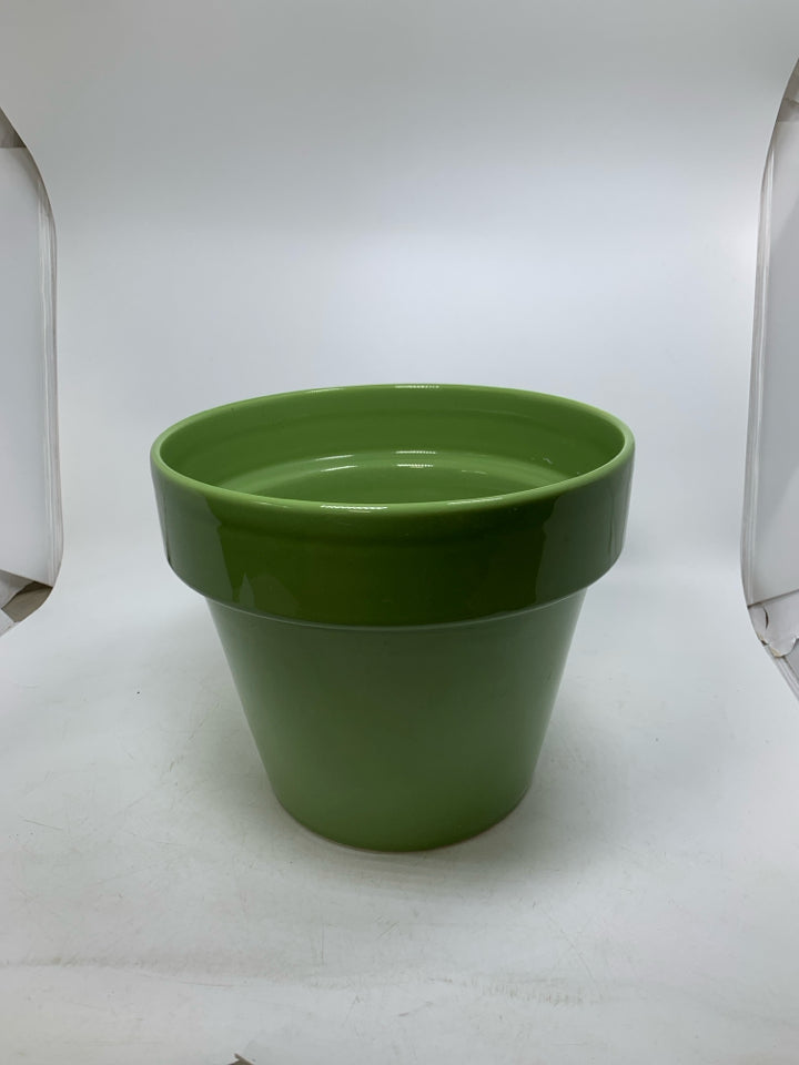 LARGE PLANTER W/ DRAIN HOLE.