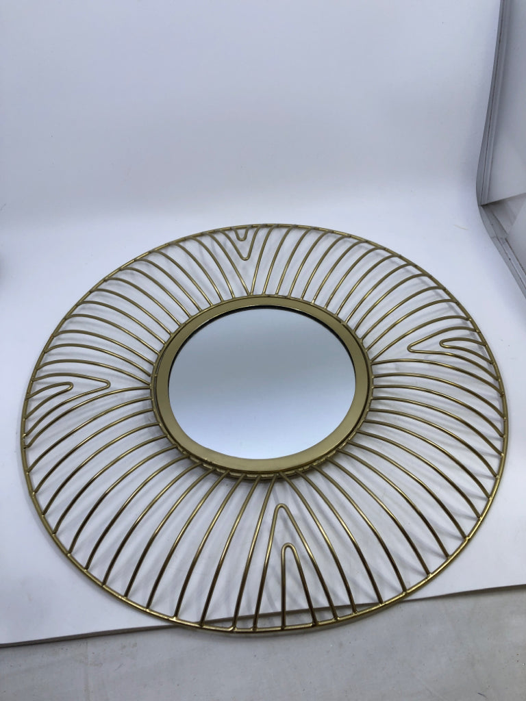 GOLD CIRCLE METAL MIRROR WALL ART.