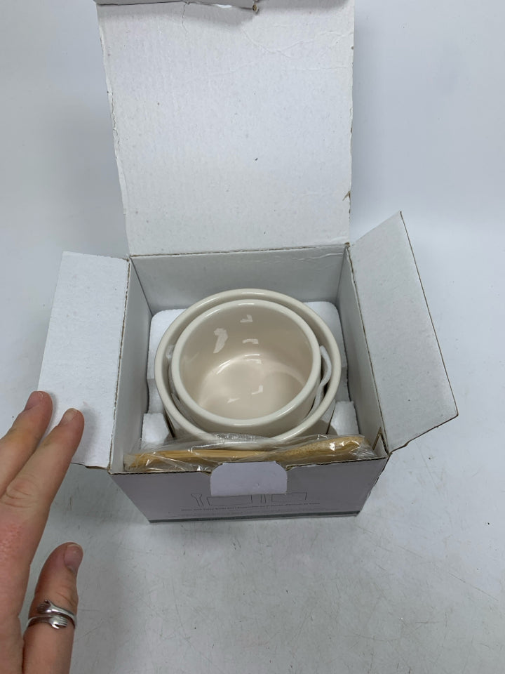 NIB GUAC & SALSA BOWL SET W/ SPOONS.