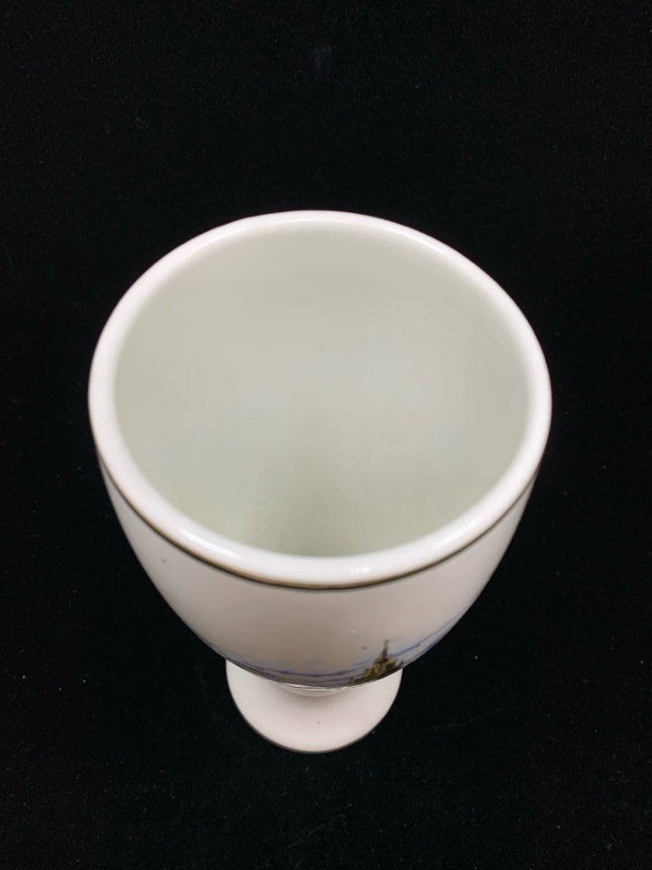 VTG MUNICH PAINTED CERAMIC VASE W/GOLD RIM.