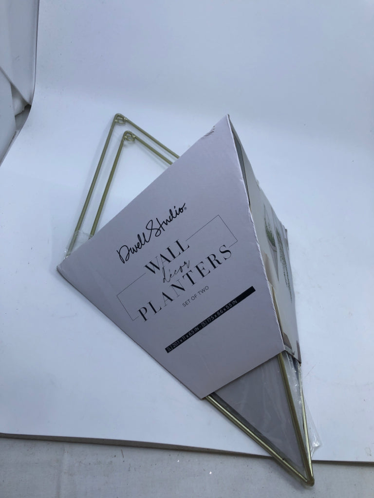 2 NIP DIAMOND PLANTERS.