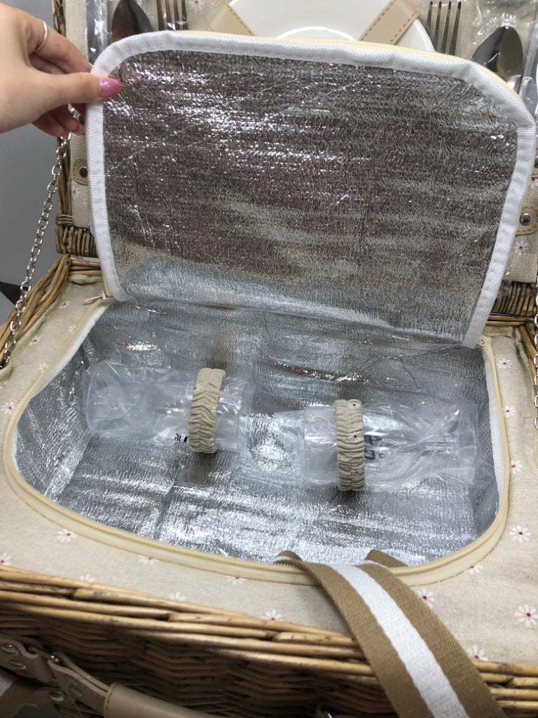 WICKER PICNIC BASKET KIT W/SVC FOR 2.