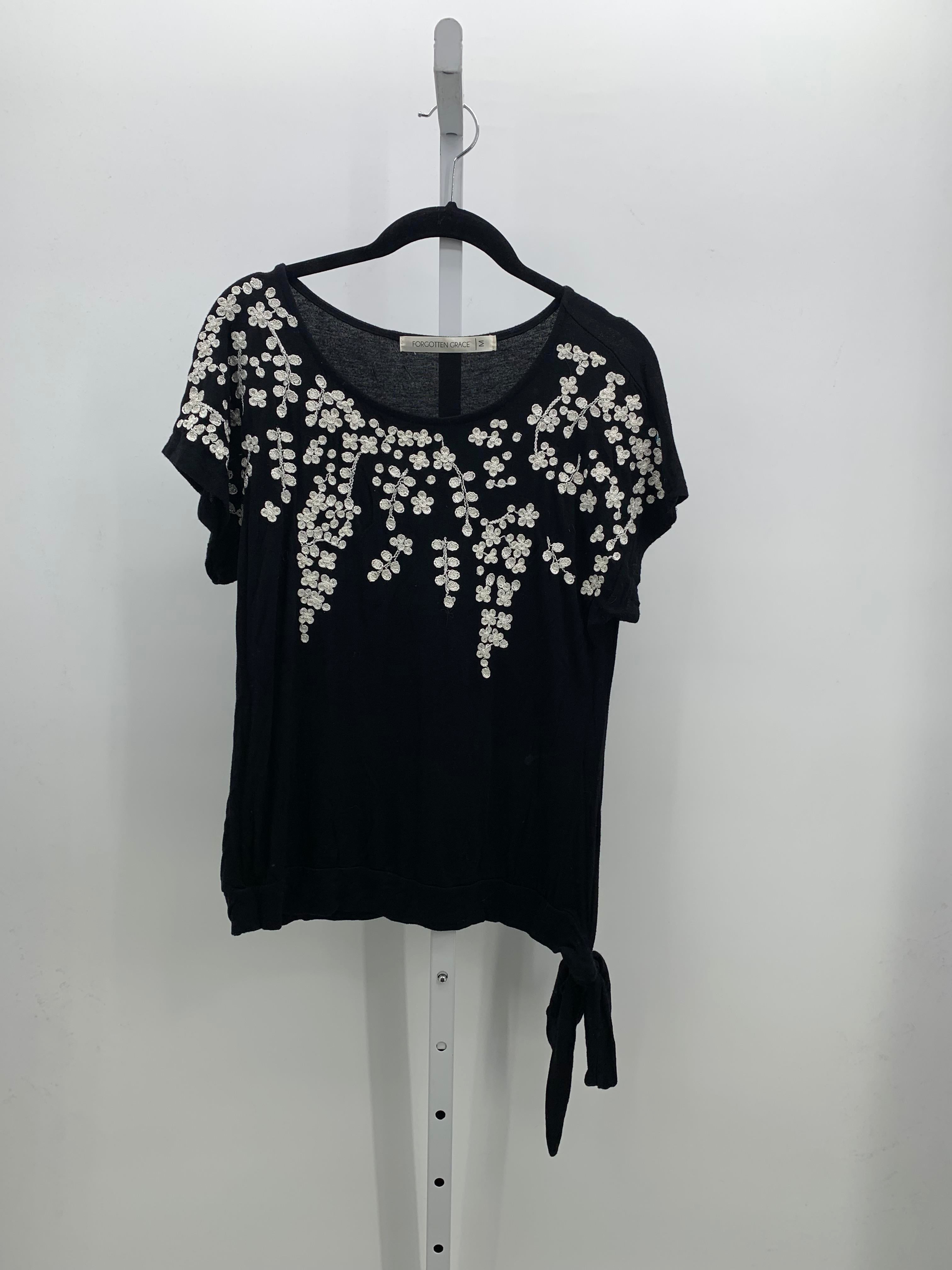 Size Medium Misses Short Sleeve Shirt
