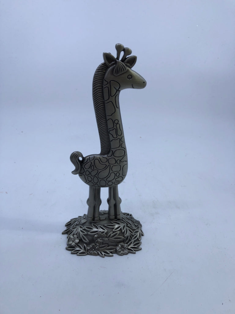 METAL GIRAFFE DECOR.