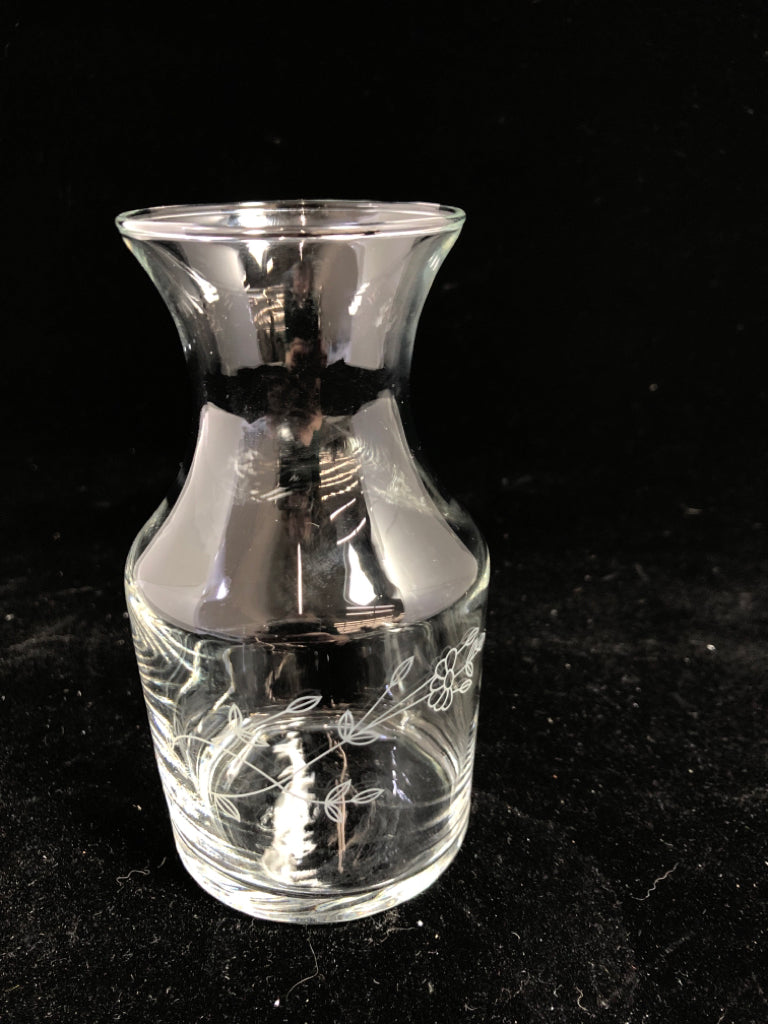 ENGLISH GARDEN PRINT GLASS CARAFE.