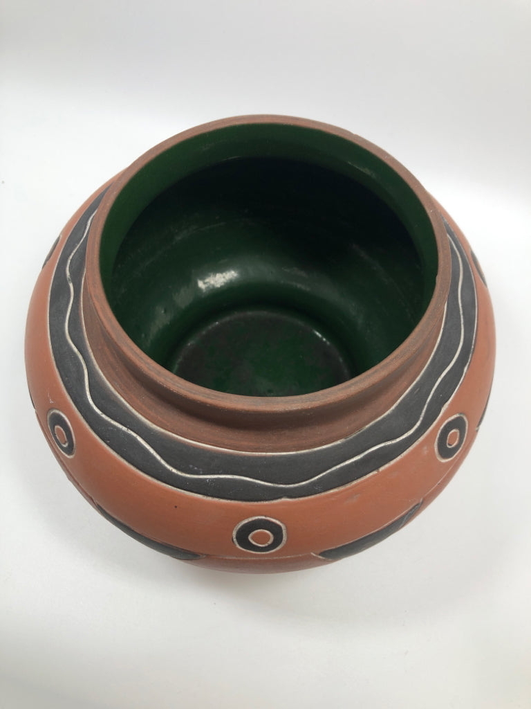 TERRACOTTA CLAY POT GEOMETRIC PATTERN- MEXICO.