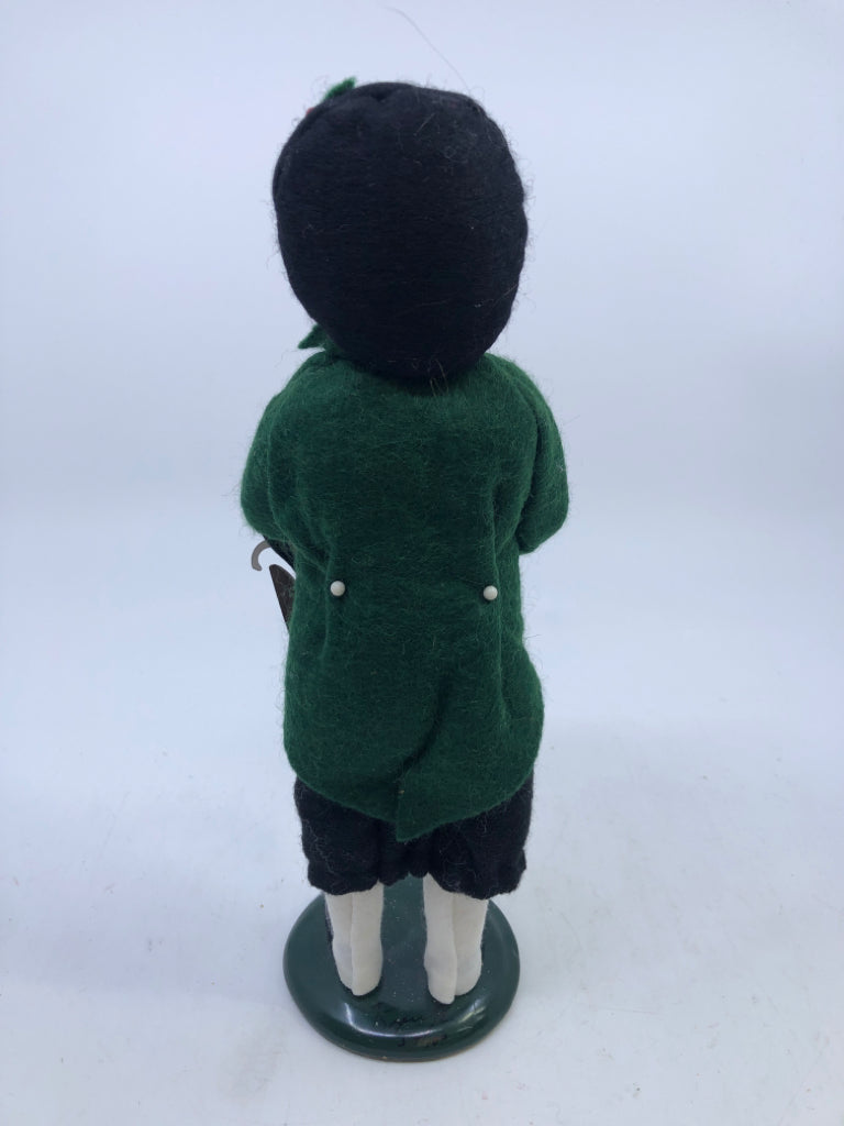 BYERS' CHOICE LITTLE BOY HOLDING SKATE-1992.