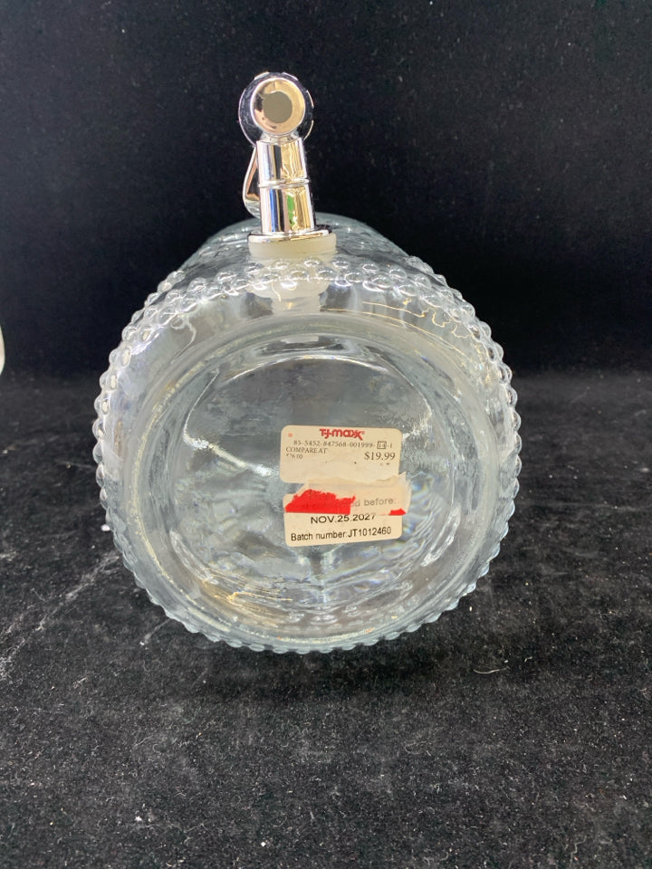 EMBOSSED CLEAR GLASS DRINK DISPENSER.