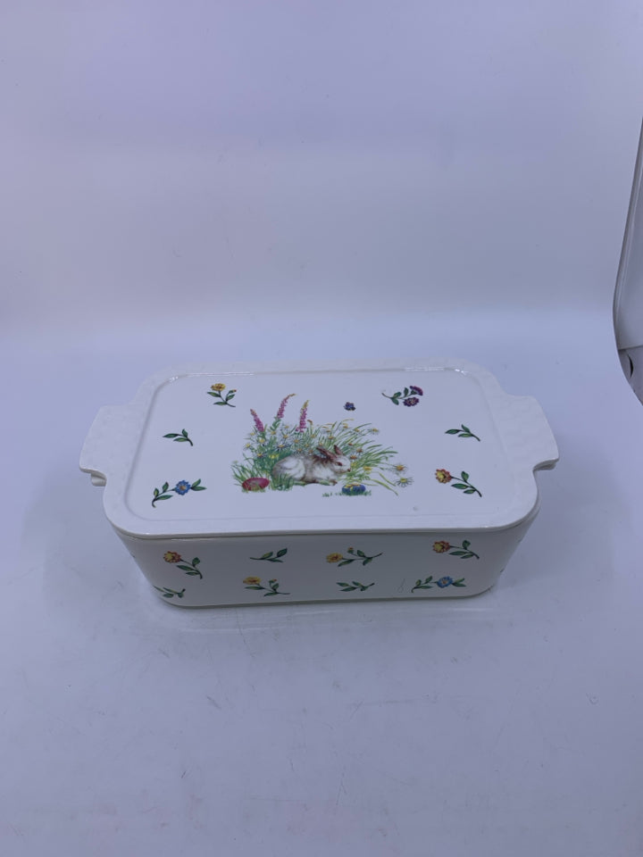 2 PC WHITE RECTANGLE FLORAL BAKER W/ RABBIT COVER GRACE'S PANTRY.