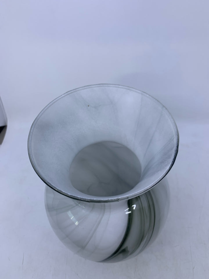 GREY SMOKE LOOK VASE.