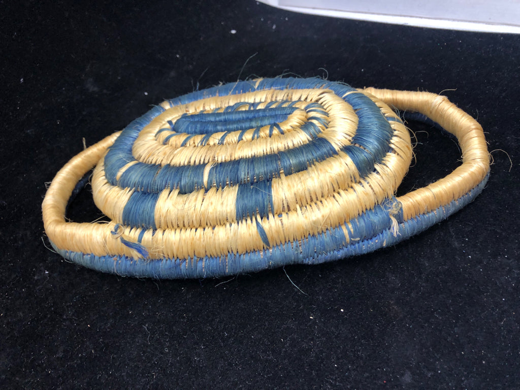 BLUE OVAL WOVEN TRAY.