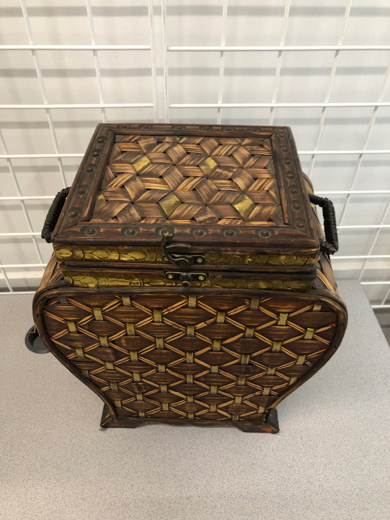 URN SHAPED WICKER BOX W/LOCKING FLIP LID.