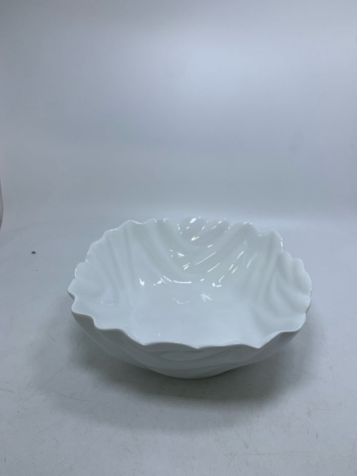 SQUARE TEXTURED BOWL.