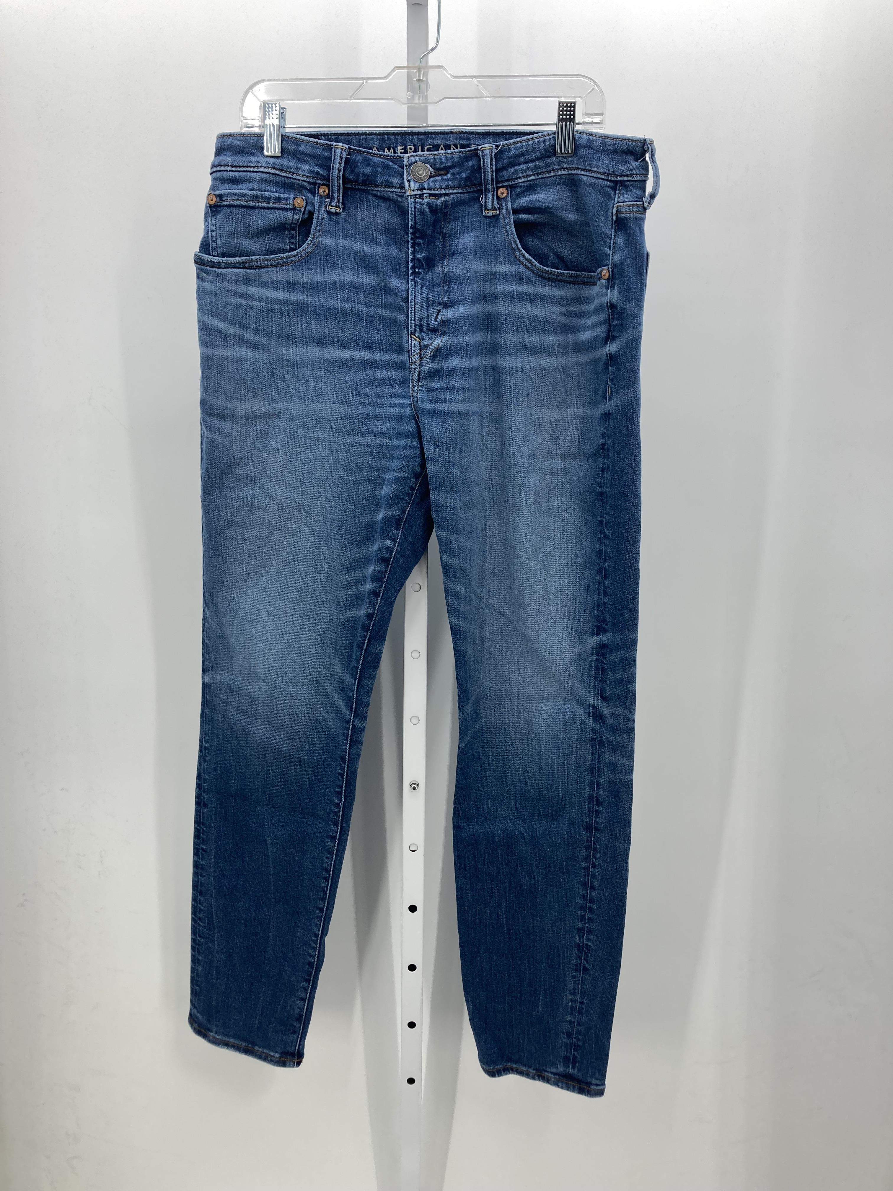 ATHLETIC FIT JEANS