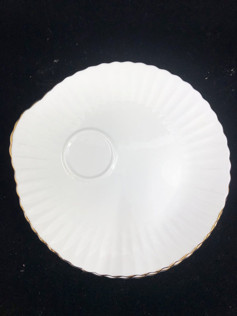 SVC 8 WHITE W GOLD RIM SNACK SET- 8 CUPS, 8 PLATES.