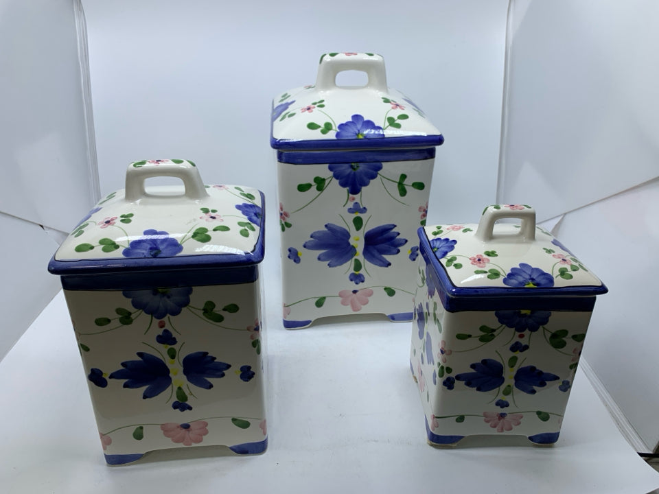 3 FOOTED CERAMIC W/ COBALT BLUE FLOWERS & SMALL PINK FLOWERS.