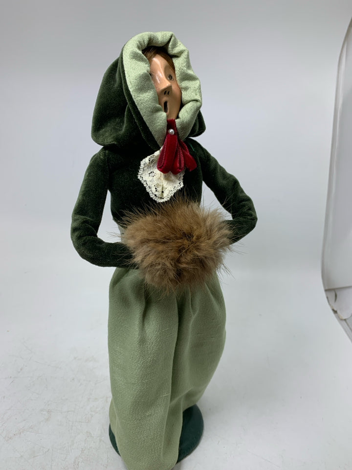 BYER'S CHOICE CAROLER W/ DARK GREEN COAT/HOOD FUR MUFF 1985.