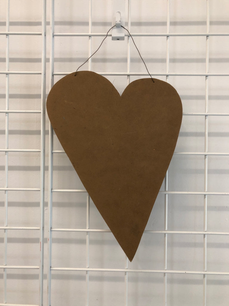 PRIMITIVE BLUE HEART AMERICAN FLAG WALL-HANGING.