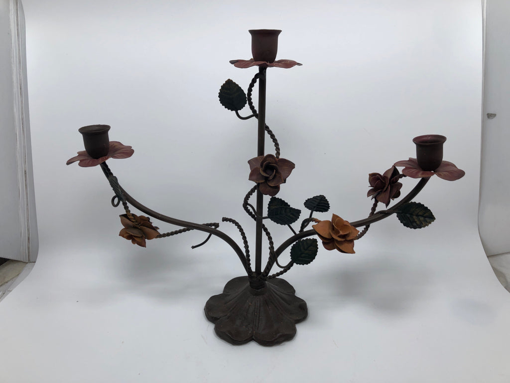 3 SECTION FLORAL METAL CANDLE HOLDER.